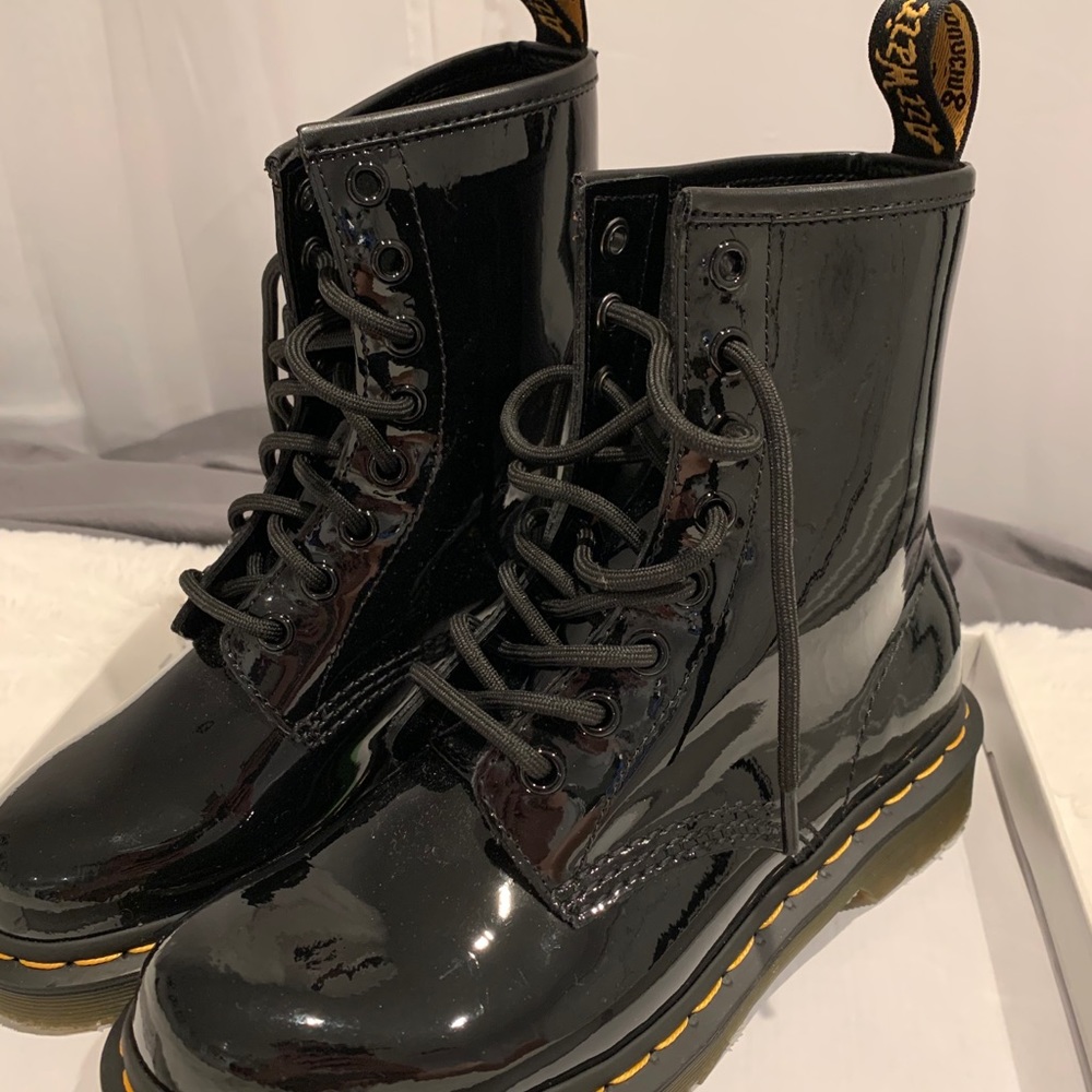 Dr. Martens 1460 COMBAT BOOT - WOMEN'S patent